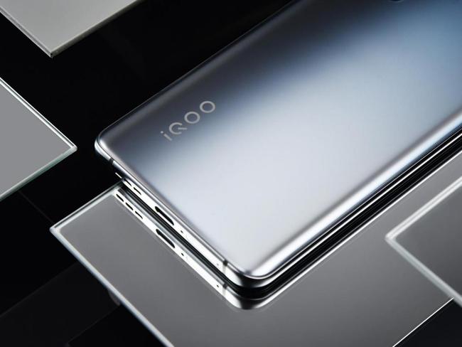 iQOO手机全面评测：性能猛兽如何解决游戏玩家的流畅体验与性价比痛点